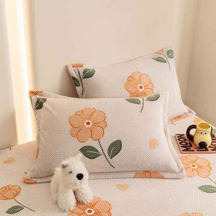 91家纺网 家纺一手货源 找家纺 倾慕家纺 2026新款立体菠萝格印花保暖床笠 黄小花