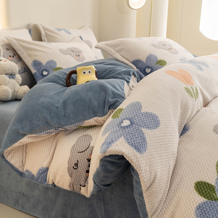 91家纺网 家纺一手货源 找家纺 倾慕家纺 2026新款立体菠萝格印花保暖单被套 考拉狗