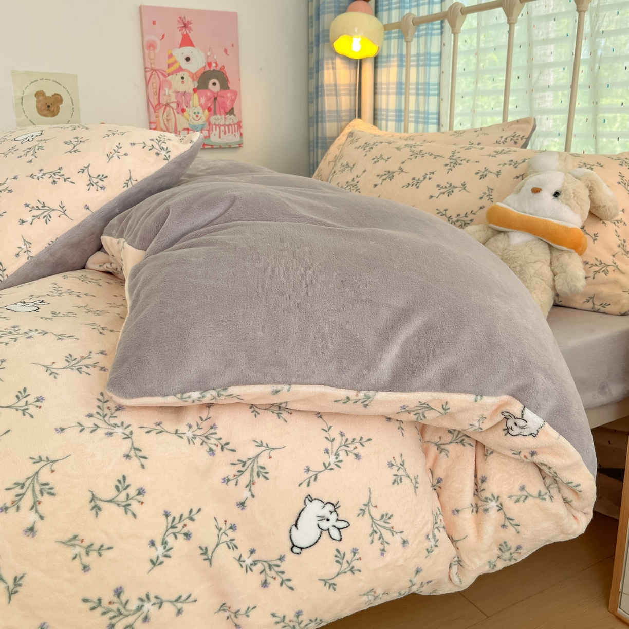 91家纺网 家纺一手货源 找家纺 梦洋家纺 2025新款软fufu加厚保暖可爱系牛奶绒宿舍床套件系列 枝枝兔