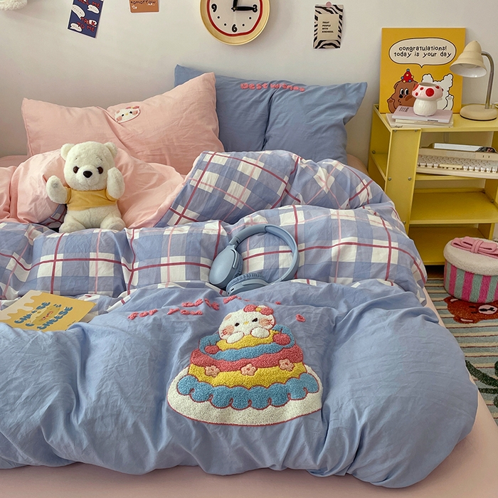 91家纺网 家纺一手货源 找家纺 卡迪熊家纺 2025新款水洗棉毛巾绣可爱猫咪系列 蛋糕凯蒂