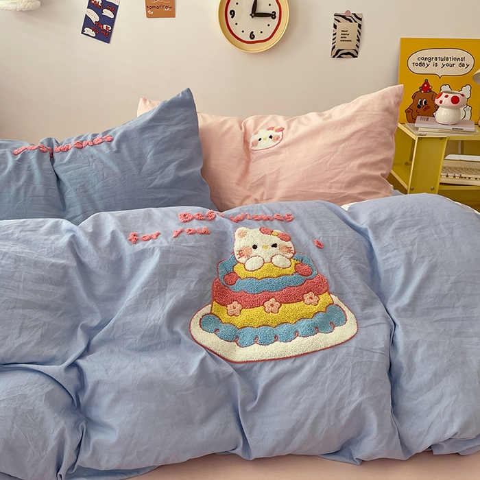 91家纺网 家纺一手货源 找家纺 卡迪熊家纺 2025新款水洗棉毛巾绣可爱猫咪系列 蛋糕凯蒂