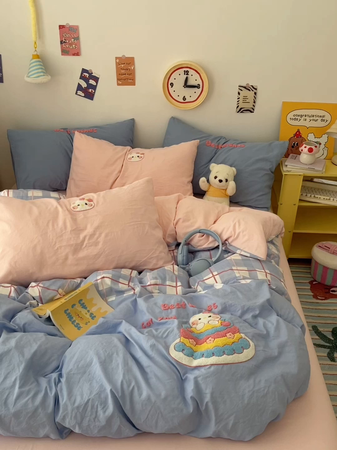 91家纺网 家纺一手货源 找家纺 卡迪熊家纺 2025新款水洗棉毛巾绣可爱猫咪系列 蛋糕凯蒂