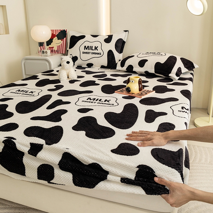 91家纺网 家纺一手货源 找家纺 倾慕家纺 2026新款立体菠萝格印花保暖床笠 奶牛咖啡