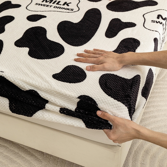 91家纺网 家纺一手货源 找家纺 倾慕家纺 2026新款立体菠萝格印花保暖床笠 奶牛咖啡