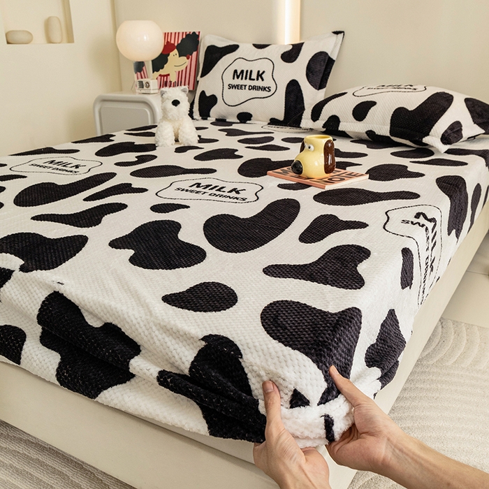 91家纺网 家纺一手货源 找家纺 倾慕家纺 2026新款立体菠萝格印花保暖床笠 奶牛咖啡