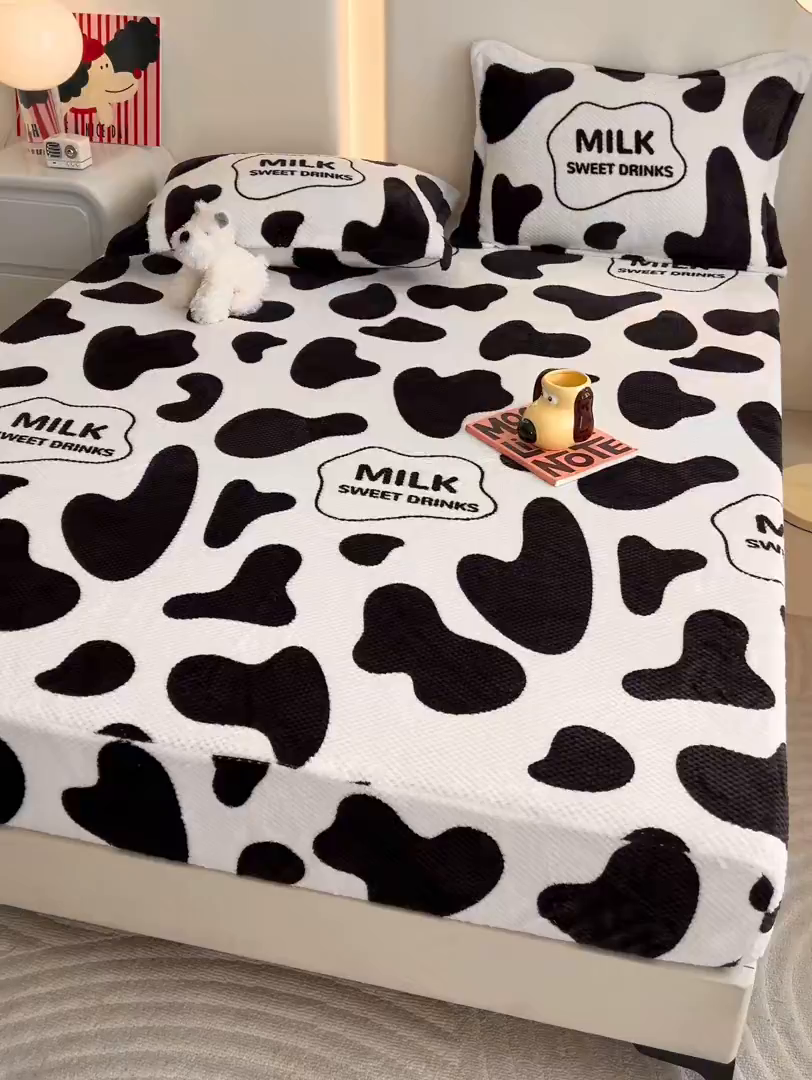 91家纺网 家纺一手货源 找家纺 倾慕家纺 2026新款立体菠萝格印花保暖床笠 奶牛咖啡