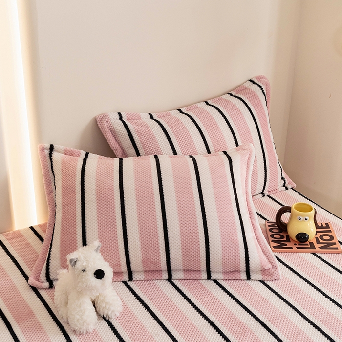 91家纺网 家纺一手货源 找家纺 倾慕家纺 2026新款立体菠萝格印花保暖床笠 挪威粉