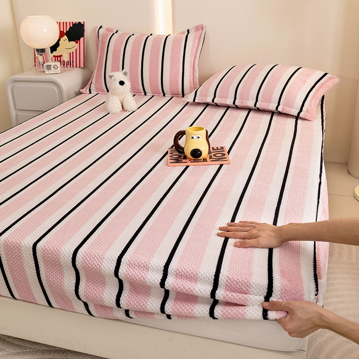 91家纺网 家纺一手货源 找家纺 倾慕家纺 2026新款立体菠萝格印花保暖床笠 挪威粉