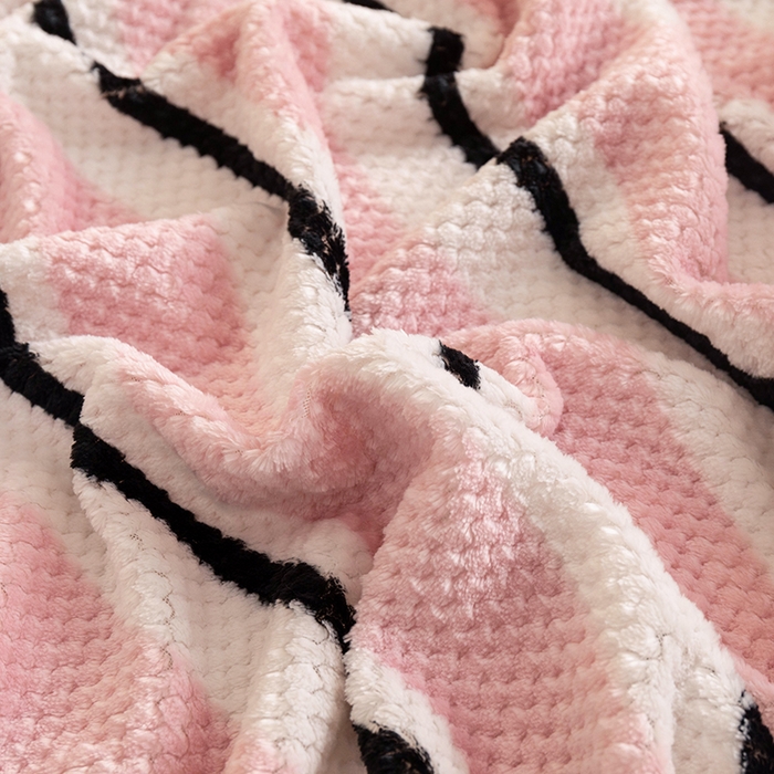 91家纺网 家纺一手货源 找家纺 倾慕家纺 2026新款立体菠萝格印花保暖床笠 挪威粉