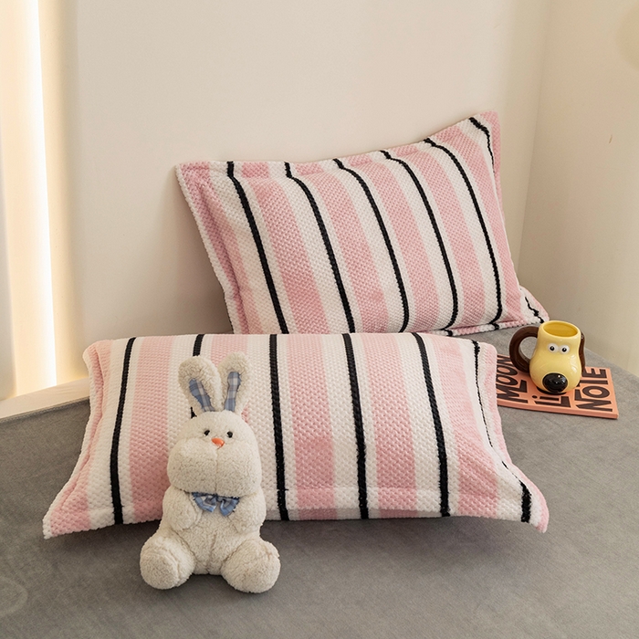 91家纺网 家纺一手货源 找家纺 倾慕家纺 2026新款立体菠萝格印花保暖单被套 挪威粉