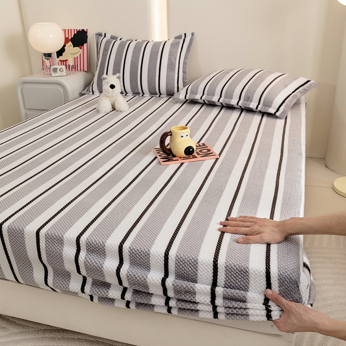 91家纺网 家纺一手货源 找家纺 倾慕家纺 2026新款立体菠萝格印花保暖床笠 挪威灰