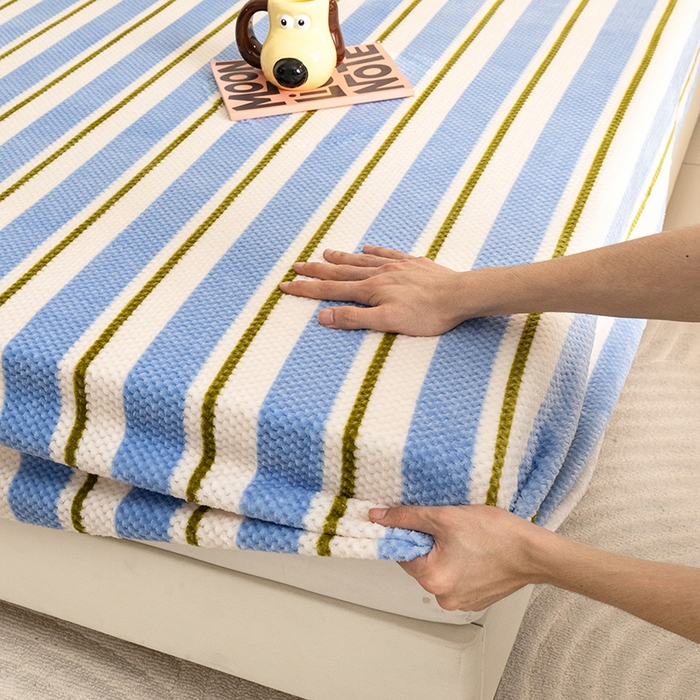 91家纺网 家纺一手货源 找家纺 倾慕家纺 2026新款立体菠萝格印花保暖床笠 挪威蓝