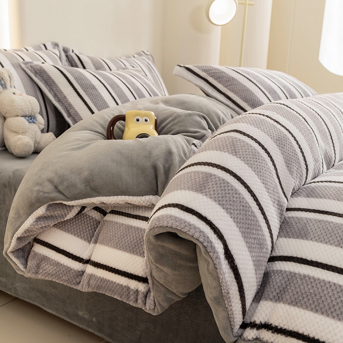 91家纺网 家纺一手货源 找家纺 倾慕家纺 2026新款立体菠萝格印花保暖单被套 挪威灰