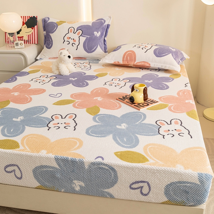 91家纺网 家纺一手货源 找家纺 倾慕家纺 2026新款立体菠萝格印花保暖床笠 七彩小兔