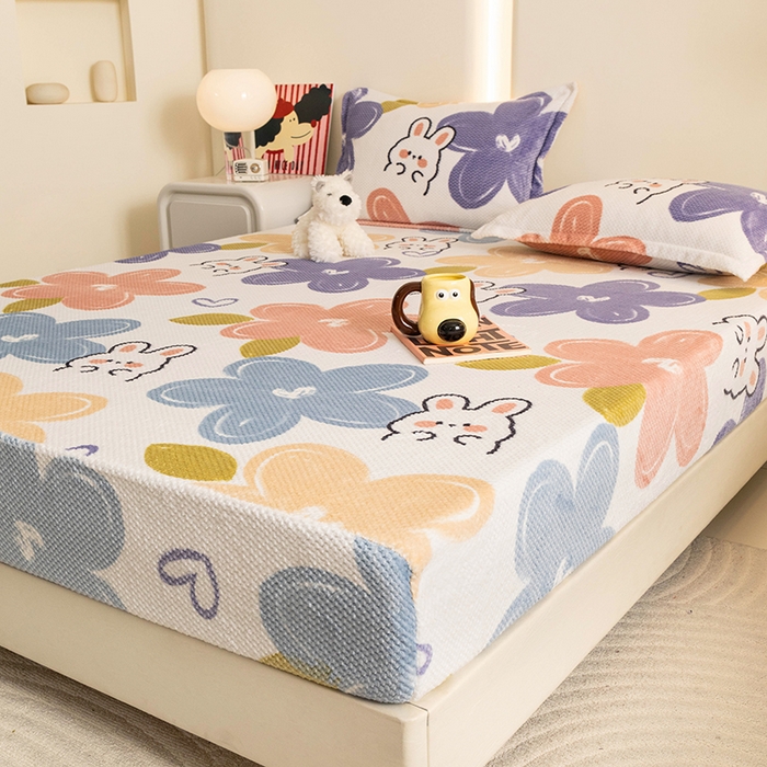 91家纺网 家纺一手货源 找家纺 倾慕家纺 2026新款立体菠萝格印花保暖床笠 七彩小兔