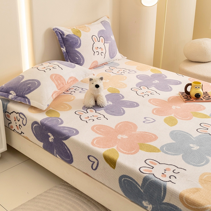 91家纺网 家纺一手货源 找家纺 倾慕家纺 2026新款立体菠萝格印花保暖床笠 七彩小兔