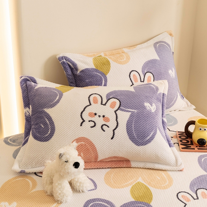 91家纺网 家纺一手货源 找家纺 倾慕家纺 2026新款立体菠萝格印花保暖床笠 七彩小兔