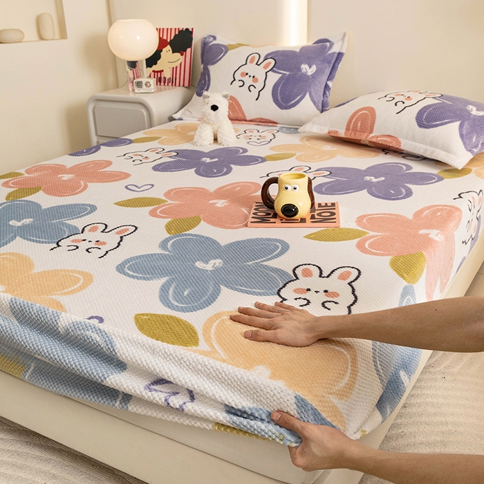 91家纺网 家纺一手货源 找家纺 倾慕家纺 2026新款立体菠萝格印花保暖床笠 七彩小兔