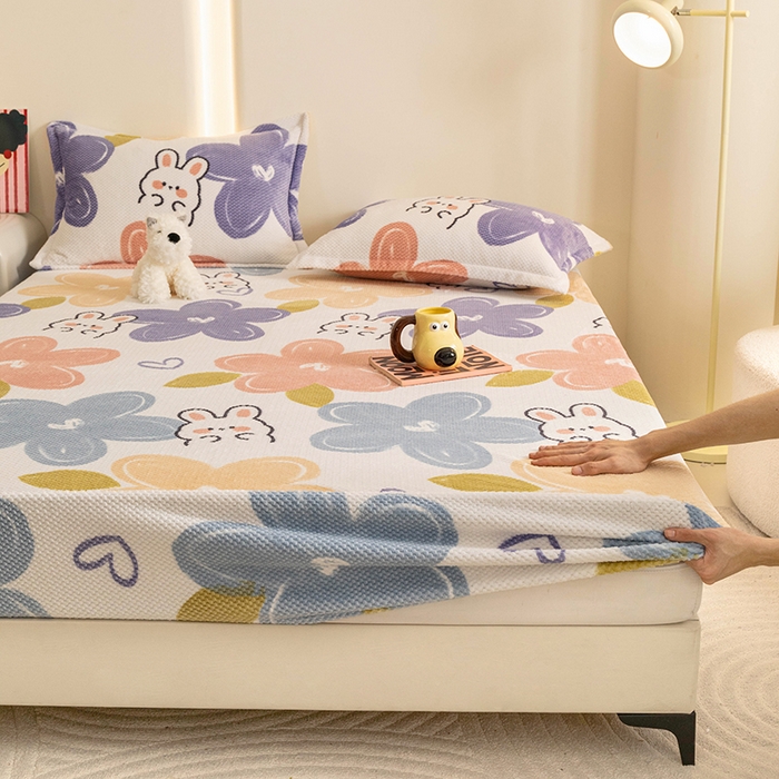 91家纺网 家纺一手货源 找家纺 倾慕家纺 2026新款立体菠萝格印花保暖床笠 七彩小兔