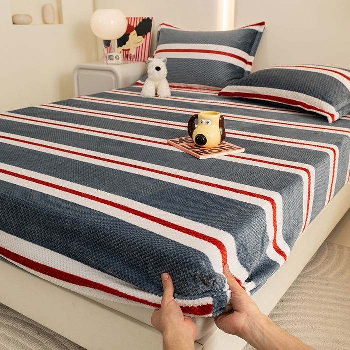 91家纺网 家纺一手货源 找家纺 倾慕家纺 2026新款立体菠萝格印花保暖床笠 英伦横条