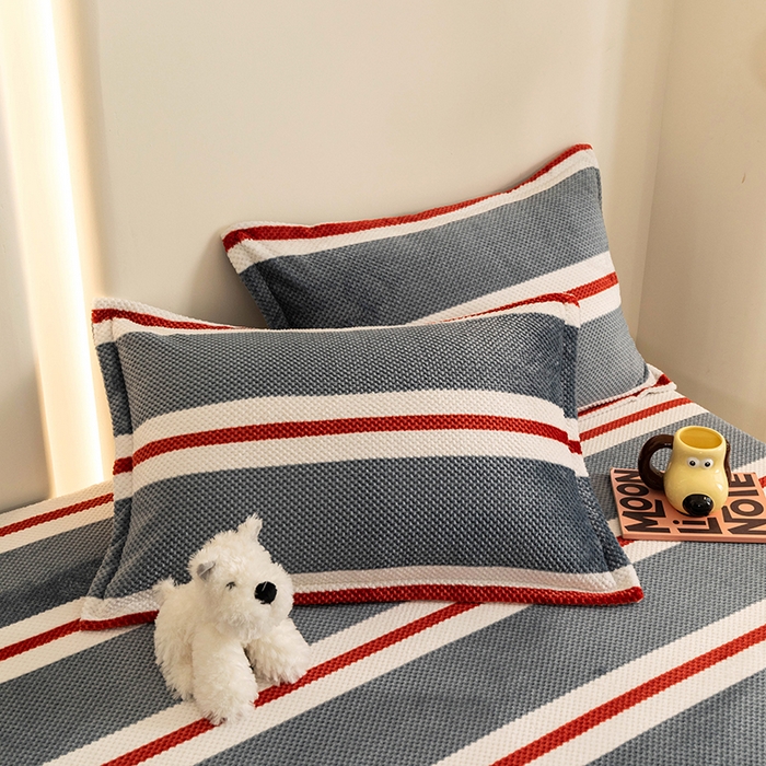 91家纺网 家纺一手货源 找家纺 倾慕家纺 2026新款立体菠萝格印花保暖床笠 英伦横条