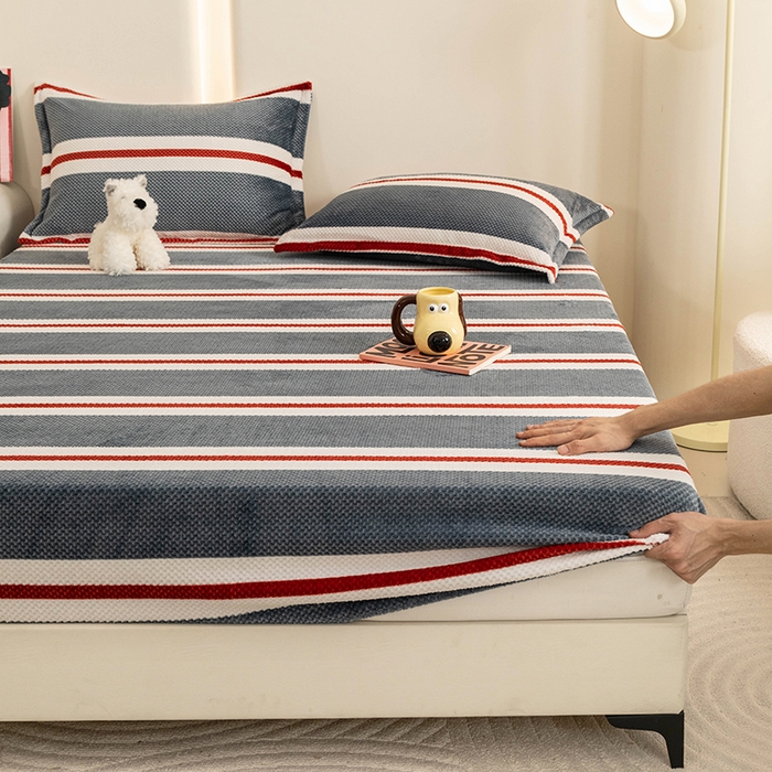 91家纺网 家纺一手货源 找家纺 倾慕家纺 2026新款立体菠萝格印花保暖床笠 英伦横条