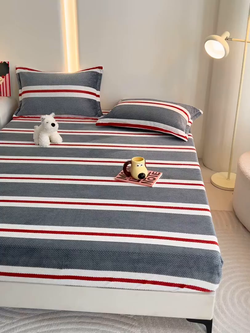 91家纺网 家纺一手货源 找家纺 倾慕家纺 2026新款立体菠萝格印花保暖床笠 英伦横条