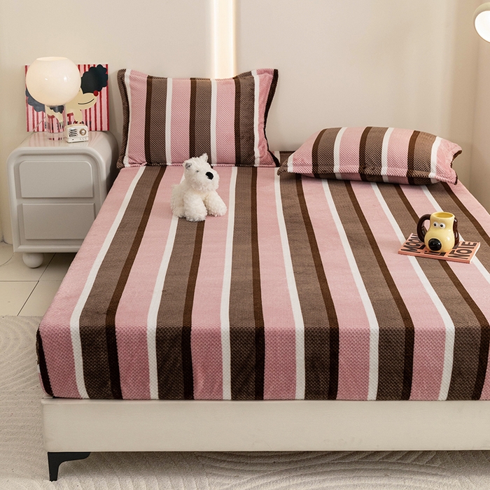 91家纺网 家纺一手货源 找家纺 倾慕家纺 2026新款立体菠萝格印花保暖床笠 自由粉