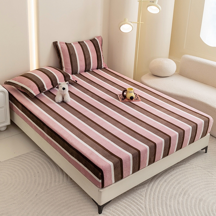 91家纺网 家纺一手货源 找家纺 倾慕家纺 2026新款立体菠萝格印花保暖床笠 自由粉