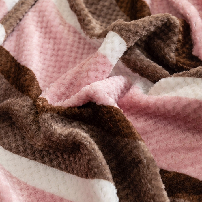 91家纺网 家纺一手货源 找家纺 倾慕家纺 2026新款立体菠萝格印花保暖床笠 自由粉