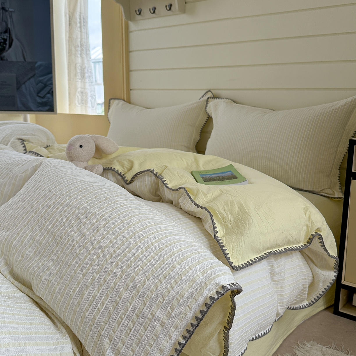 91家纺网 家纺一手货源 找家纺 琳可家居 2025新款色织全棉四件套-条纹系列 条纹-嫩杏黄