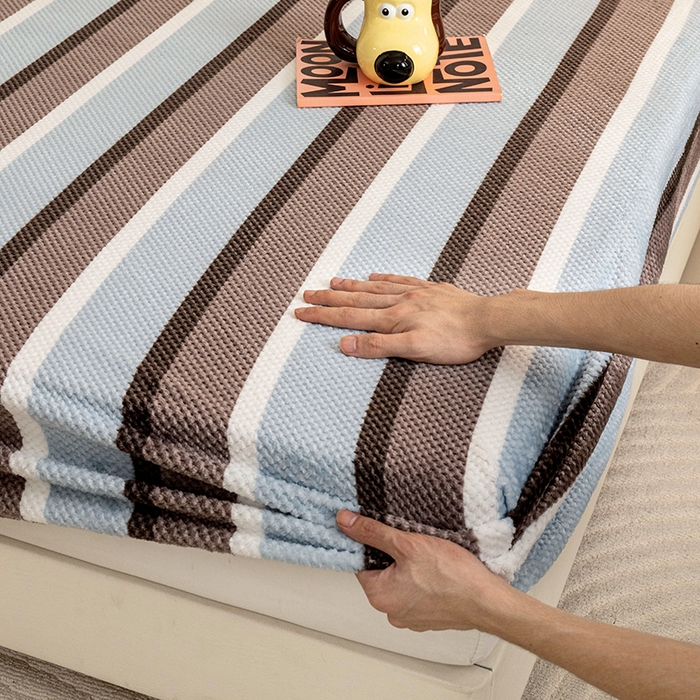 91家纺网 家纺一手货源 找家纺 倾慕家纺 2026新款立体菠萝格印花保暖床笠 自由蓝