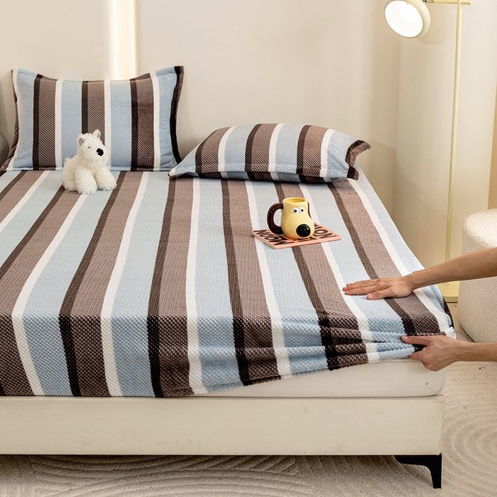 91家纺网 家纺一手货源 找家纺 倾慕家纺 2026新款立体菠萝格印花保暖床笠 自由蓝