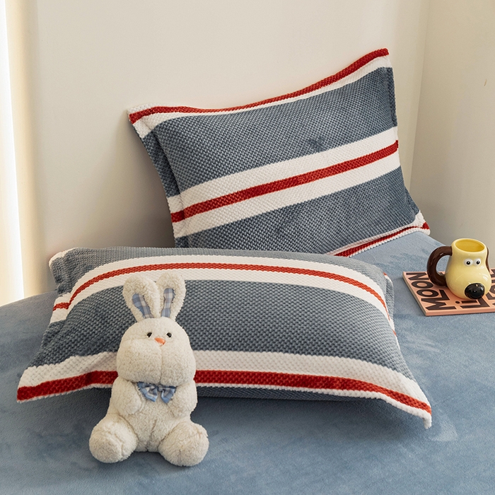 91家纺网 家纺一手货源 找家纺 倾慕家纺 2026新款立体菠萝格印花保暖单被套 英伦横条