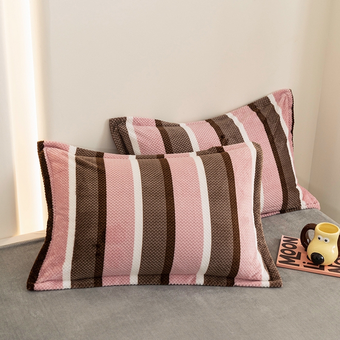 91家纺网 家纺一手货源 找家纺 倾慕家纺 2026新款立体菠萝格印花保暖单被套 自由粉