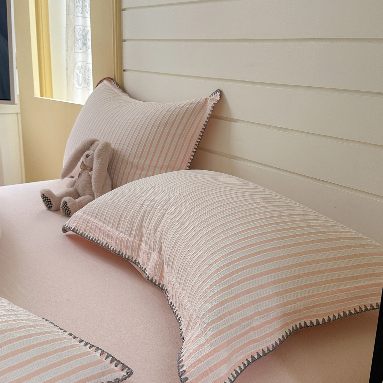 91家纺网 家纺一手货源 找家纺 琳可家居 2025新款色织全棉四件套-条纹系列 条纹-蔷薇粉