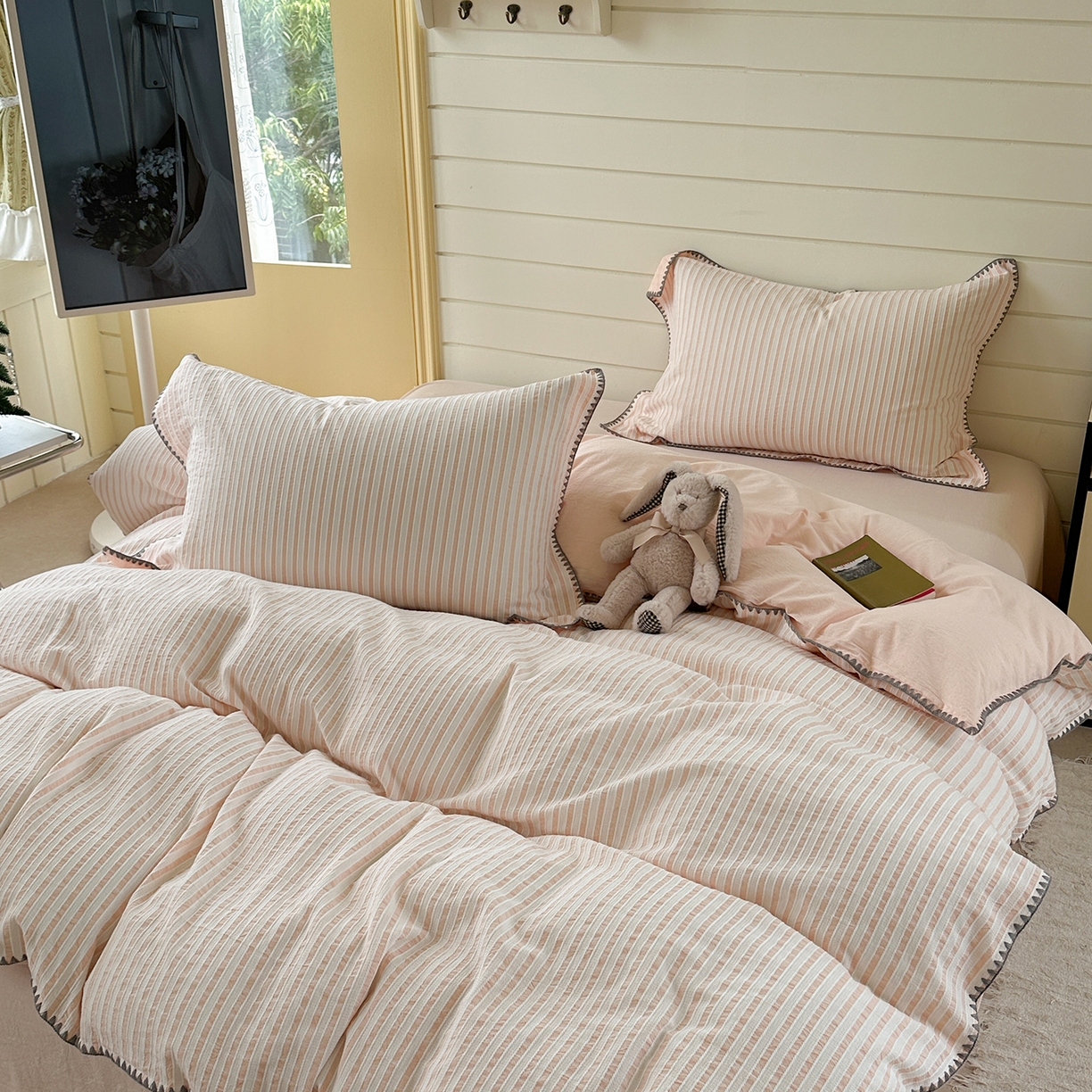 91家纺网 家纺一手货源 找家纺 琳可家居 2025新款色织全棉四件套-条纹系列 条纹-蔷薇粉