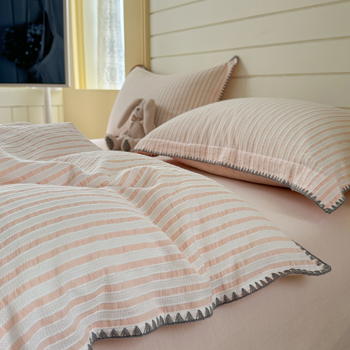 91家纺网 家纺一手货源 找家纺 琳可家居 2025新款色织全棉四件套-条纹系列 条纹-蔷薇粉
