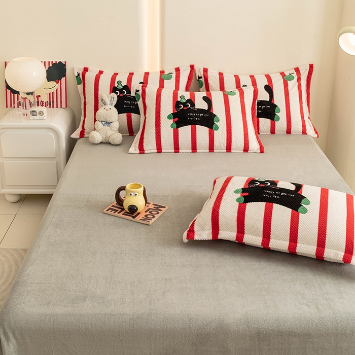 91家纺网 家纺一手货源 找家纺 倾慕家纺 2026新款立体菠萝格印花保暖四件套 红黑猫