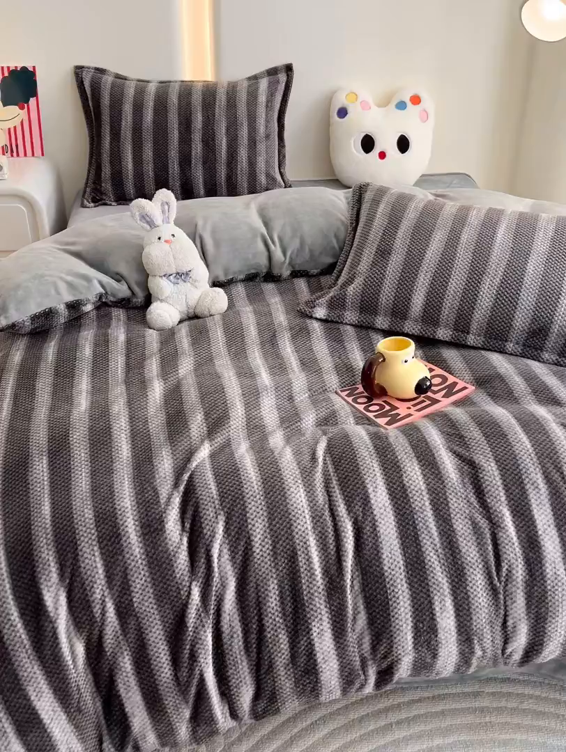 91家纺网 家纺一手货源 找家纺 倾慕家纺 2026新款立体菠萝格印花保暖四件套 个性灰