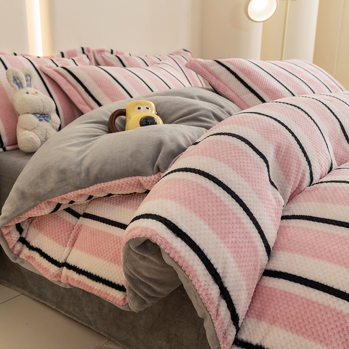 91家纺网 家纺一手货源 找家纺 倾慕家纺 2026新款立体菠萝格印花保暖四件套 挪威粉