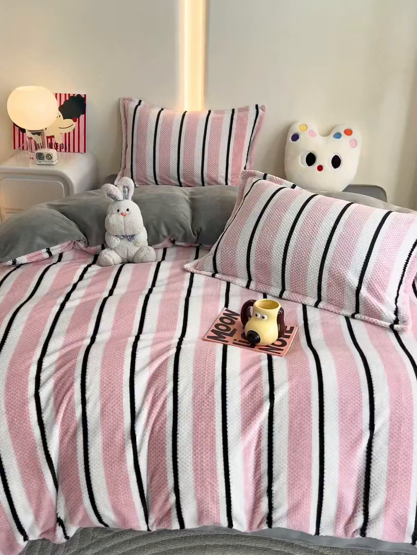 91家纺网 家纺一手货源 找家纺 倾慕家纺 2026新款立体菠萝格印花保暖四件套 挪威粉