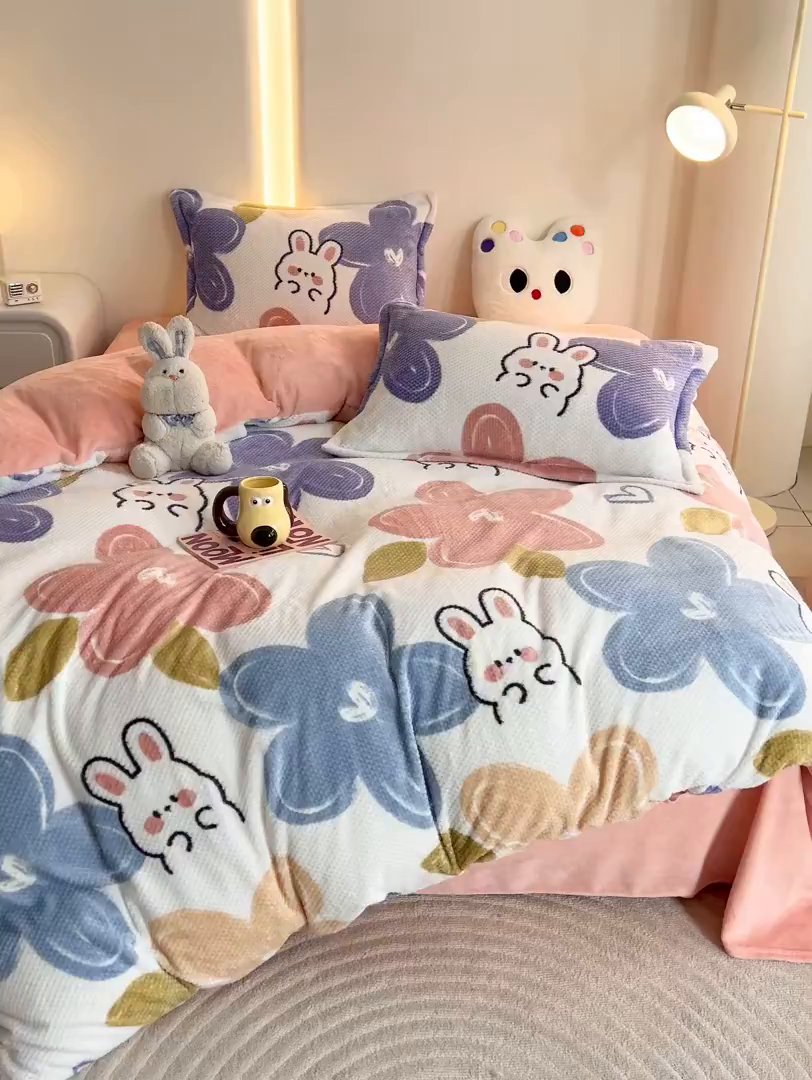 91家纺网 家纺一手货源 找家纺 倾慕家纺 2026新款立体菠萝格印花保暖四件套 七彩小兔