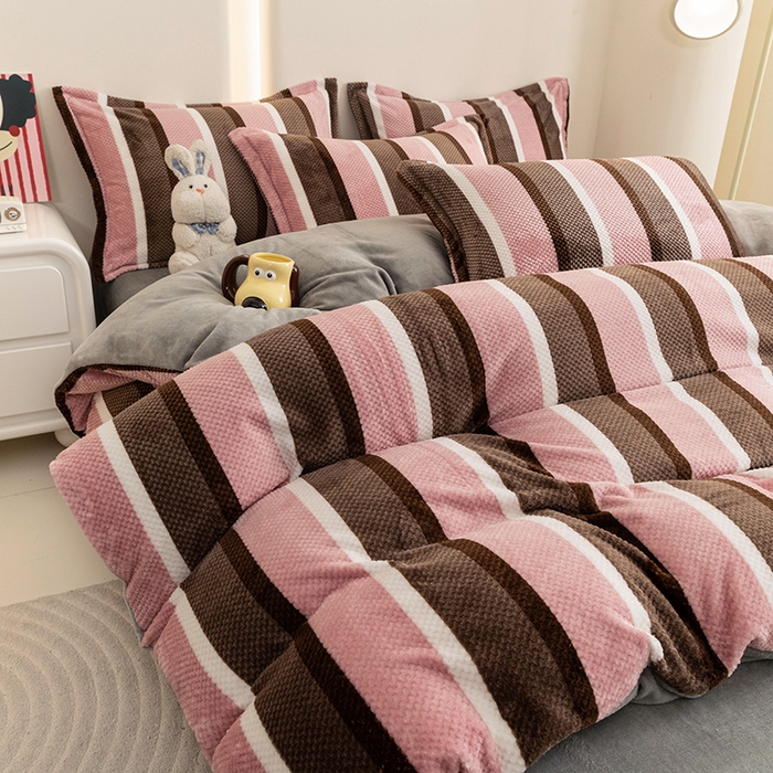 91家纺网 家纺一手货源 找家纺 倾慕家纺 2026新款立体菠萝格印花保暖四件套 自由粉