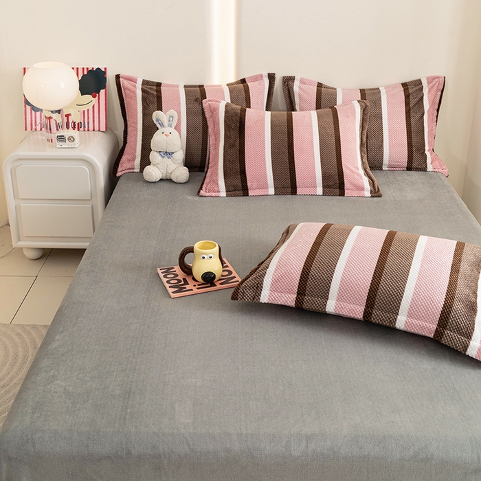 91家纺网 家纺一手货源 找家纺 倾慕家纺 2026新款立体菠萝格印花保暖四件套 自由粉