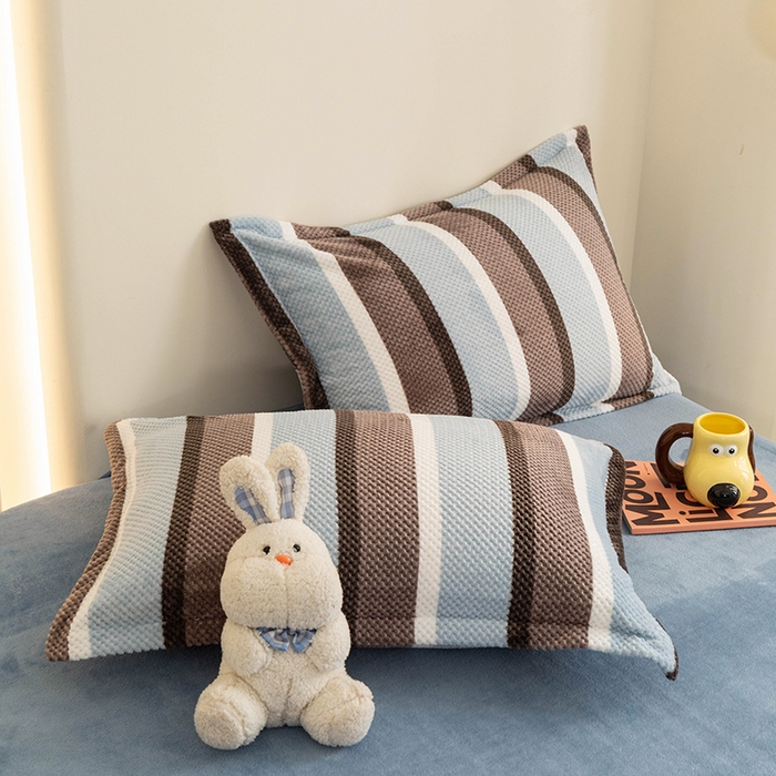 91家纺网 家纺一手货源 找家纺 倾慕家纺 2026新款立体菠萝格印花保暖四件套 自由蓝