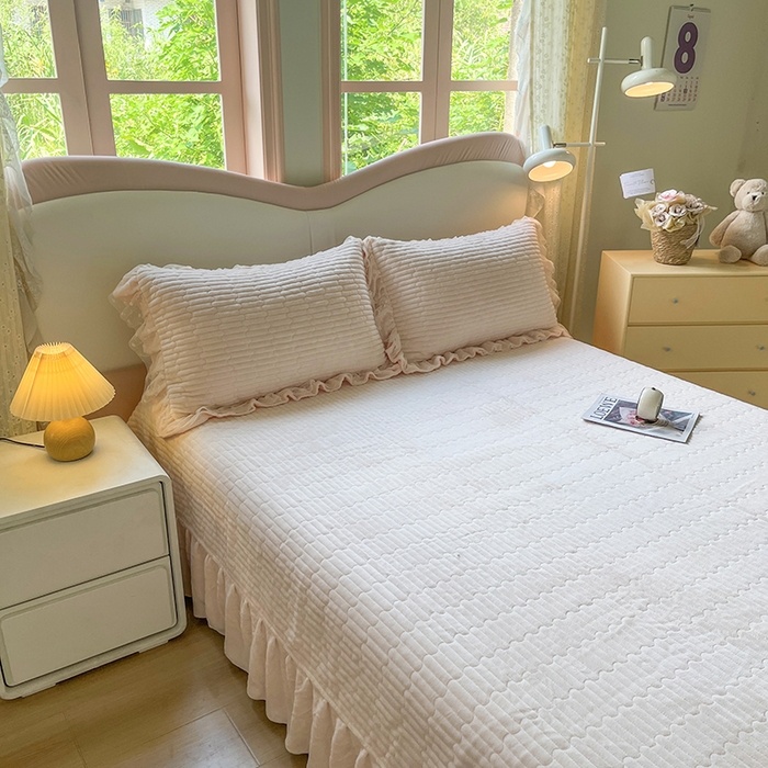 91家纺网 家纺一手货源 找家纺 （总）木兰花 2025新款纯色雕花全消光牛奶绒 床盖款四件套-铃兰意象系列