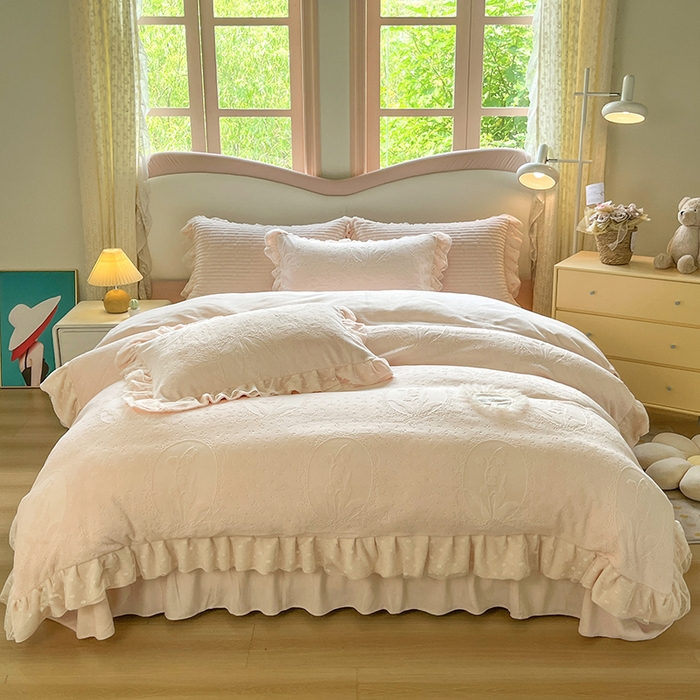 91家纺网 家纺一手货源 找家纺 （总）木兰花 2025新款雕花全消光牛奶绒床盖款四件套