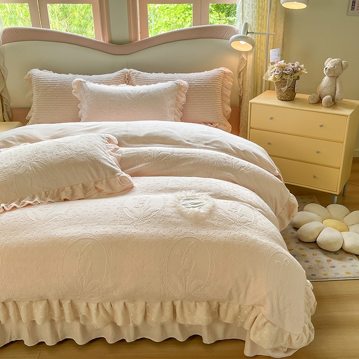 91家纺网 家纺一手货源 找家纺 （总）木兰花 2025新款纯色雕花全消光牛奶绒 床盖款四件套-铃兰意象系列