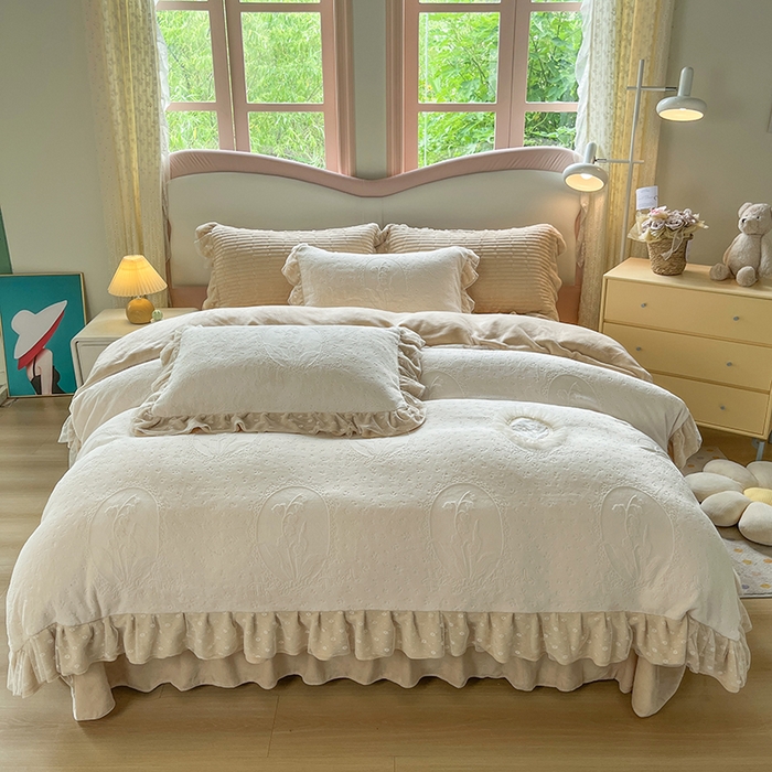 91家纺网 家纺一手货源 找家纺 （总）木兰花 2025新款纯色雕花全消光牛奶绒 床盖款四件套-铃兰意象系列